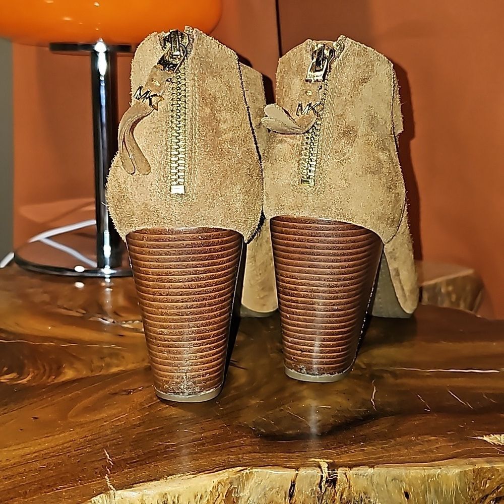 MICHAEL KORS- Women's Size 9 Elsie Mid Suede Elastic Strap Block Heel - Picture 10 of 12